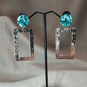 Gold Tone and Marbled Pattern Geometric Earrings